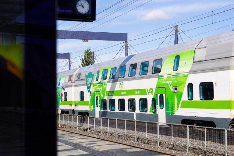 Uudenkaupungin autotehtaan kilpailukyky on turvattava – lähijunaliikenteen kehittäminen avainasemassa 